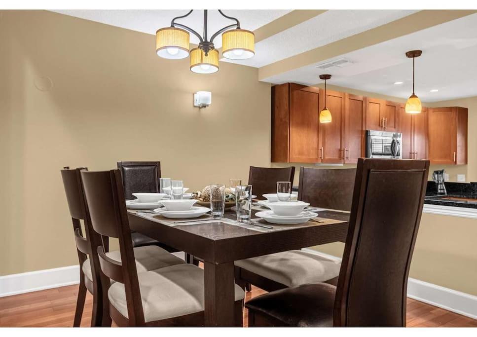 Cozy & Elegant 4Br Enchanted Townhouse - 1 Mile To Disney With Resort Pool, Gym, & Jacuzzi Orlando Exteriör bild
